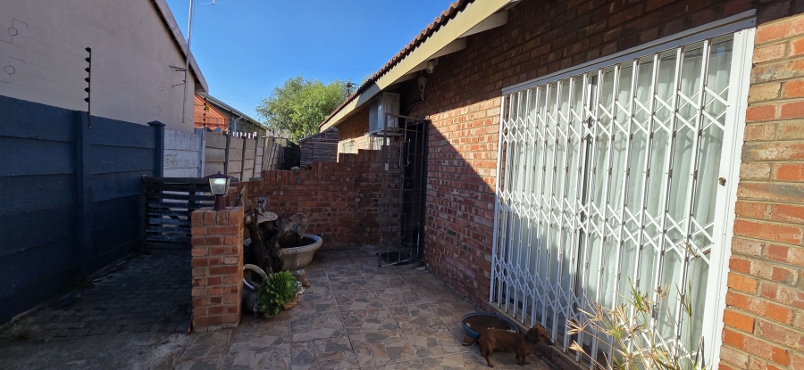 3 Bedroom Property for Sale in Beaconsfield Northern Cape
